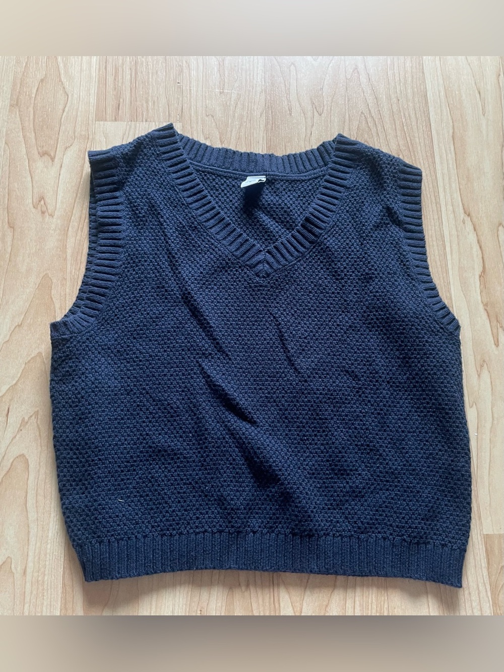 Simons V-Neck Knit Sweater Vest - Textured Knit